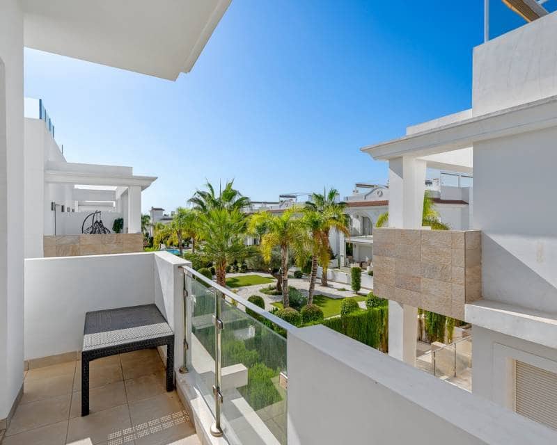 3 soverom Rekkehus til salgs i Ciudad Quesada med svømmebasseng garasje - € 379 000 (Ref: 9348046)