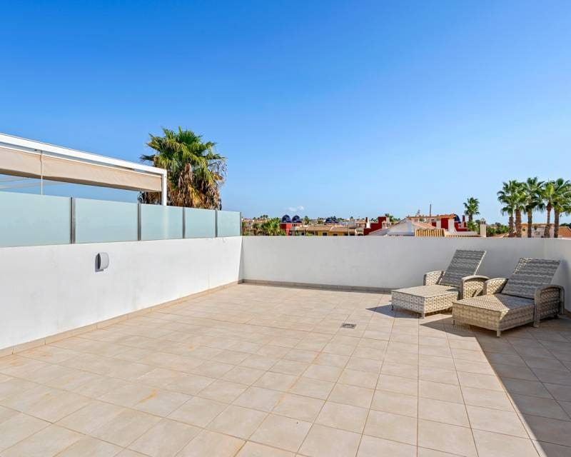 3 soverom Rekkehus til salgs i Ciudad Quesada med svømmebasseng garasje - € 379 000 (Ref: 9348046)