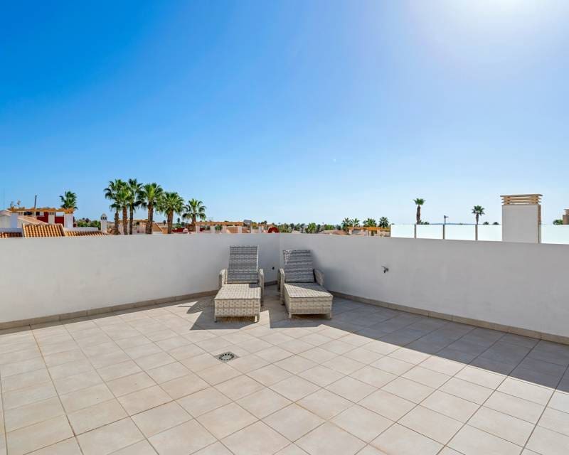 3 soverom Rekkehus til salgs i Ciudad Quesada med svømmebasseng garasje - € 379 000 (Ref: 9348046)