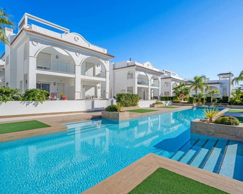 3 soverom Rekkehus til salgs i Ciudad Quesada med svømmebasseng garasje - € 379 000 (Ref: 9348046)