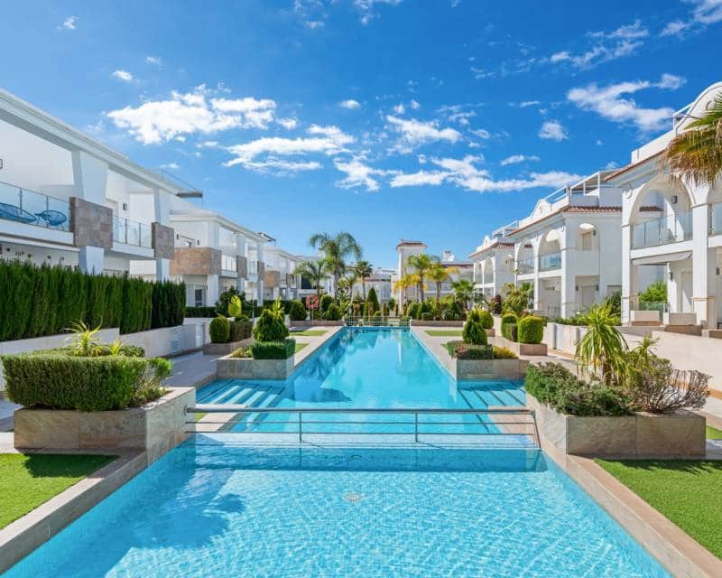 3 soverom Rekkehus til salgs i Ciudad Quesada med svømmebasseng garasje - € 379 000 (Ref: 9348046)