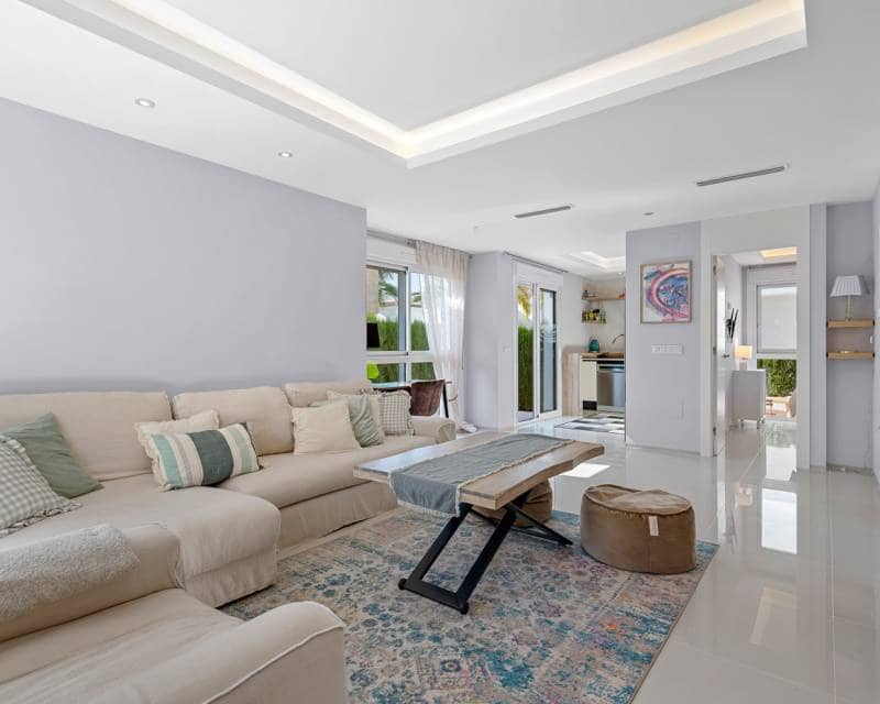 3 soverom Rekkehus til salgs i Ciudad Quesada med svømmebasseng garasje - € 379 000 (Ref: 9348046)