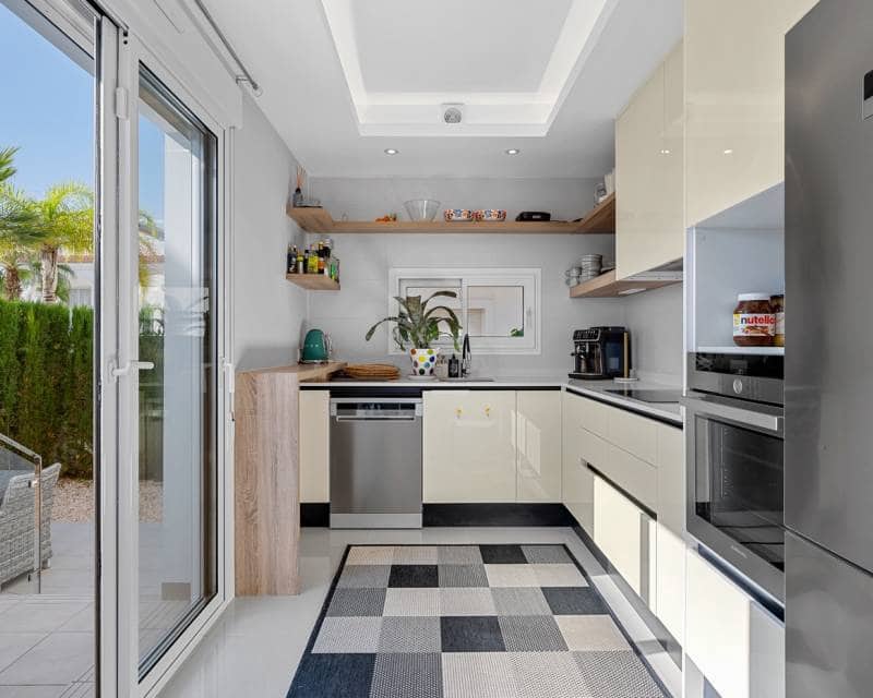 3 soverom Rekkehus til salgs i Ciudad Quesada med svømmebasseng garasje - € 379 000 (Ref: 9348046)