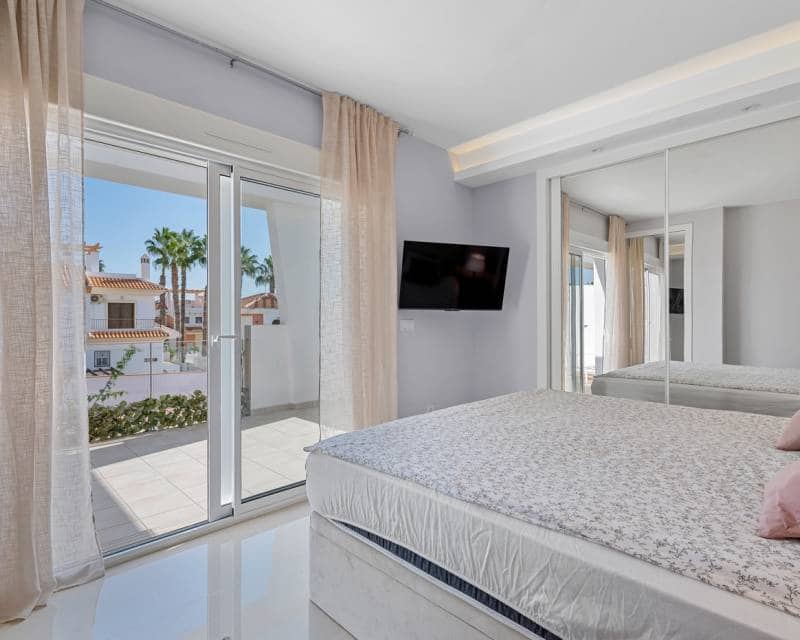 3 soverom Rekkehus til salgs i Ciudad Quesada med svømmebasseng garasje - € 379 000 (Ref: 9348046)