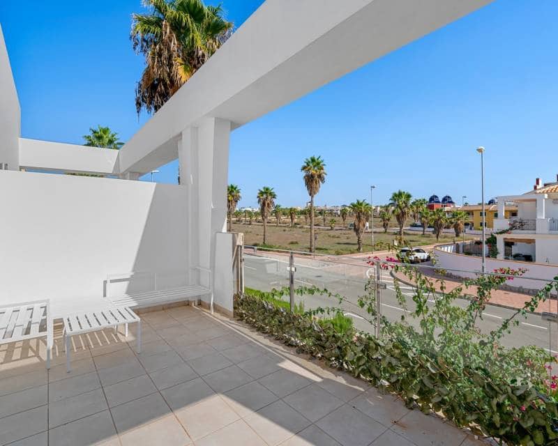 3 soverom Rekkehus til salgs i Ciudad Quesada med svømmebasseng garasje - € 379 000 (Ref: 9348046)