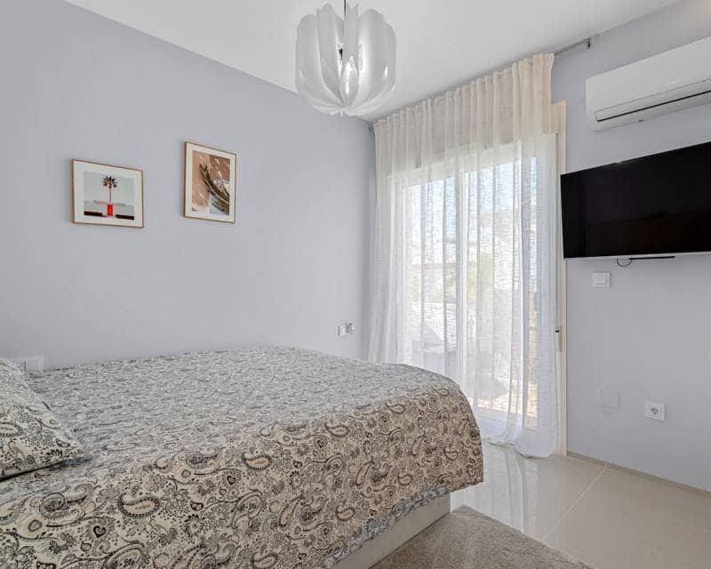 3 soverom Rekkehus til salgs i Ciudad Quesada med svømmebasseng garasje - € 379 000 (Ref: 9348046)