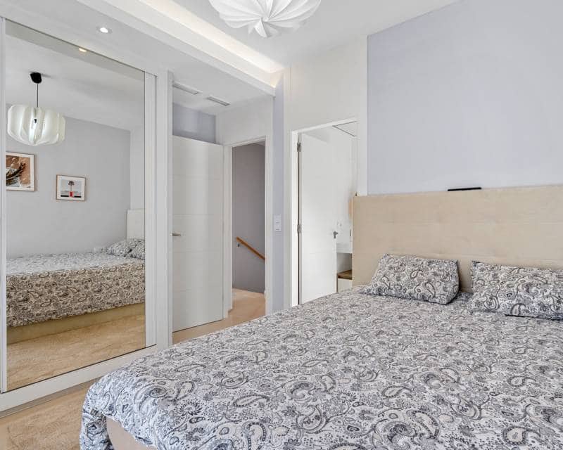 3 soverom Rekkehus til salgs i Ciudad Quesada med svømmebasseng garasje - € 379 000 (Ref: 9348046)