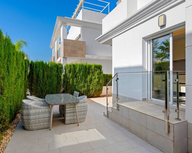 3 soverom Rekkehus til salgs i Ciudad Quesada med svømmebasseng garasje - € 379 000 (Ref: 9348046)