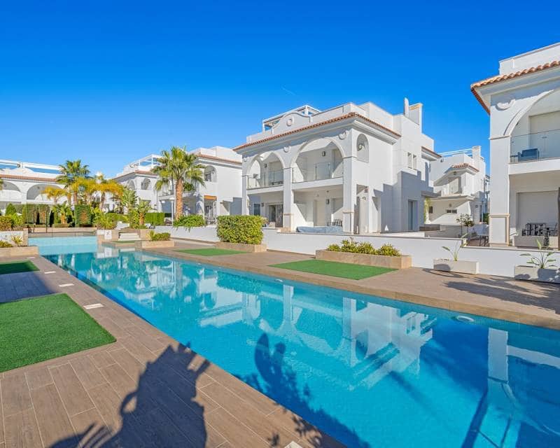 3 soverom Rekkehus til salgs i Ciudad Quesada med svømmebasseng garasje - € 379 000 (Ref: 9348046)