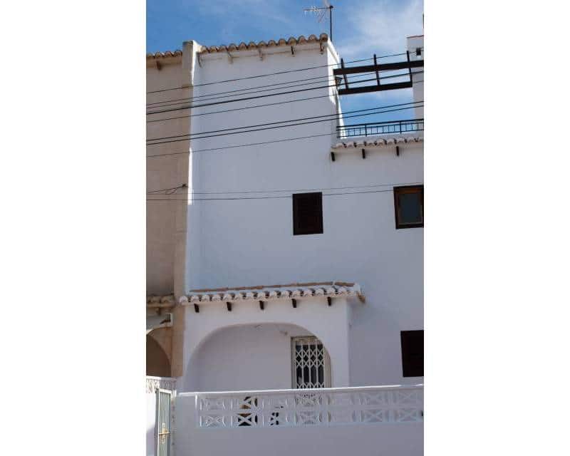 3 soverom Rekkehus til salgs i Torrevieja med svømmebasseng - € 160 000 (Ref: 9379861)