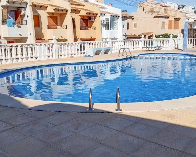 3 soverom Rekkehus til salgs i Torrevieja med svømmebasseng - € 160 000 (Ref: 9379861)