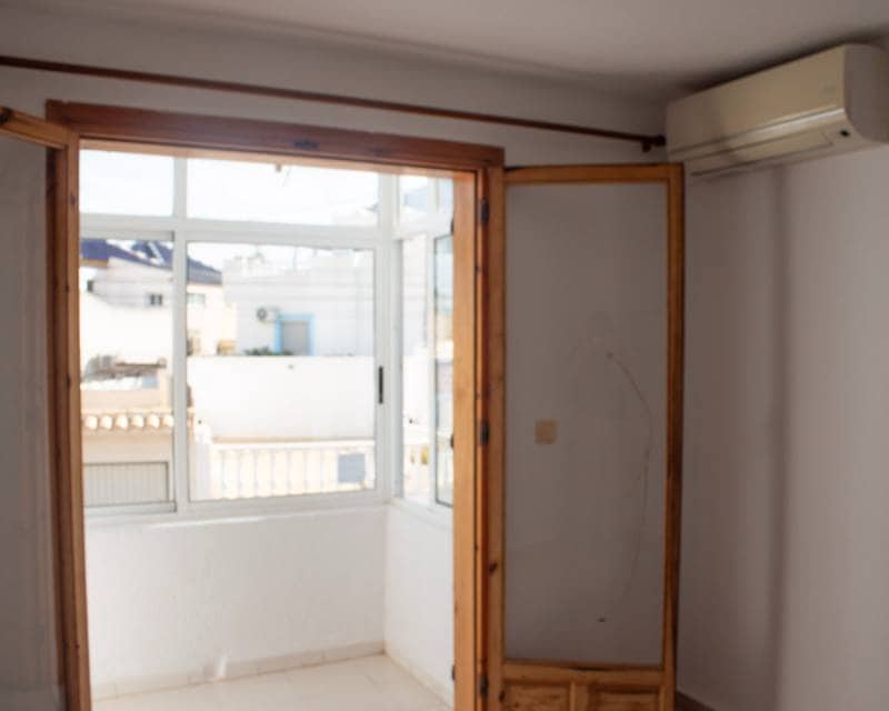 3 soverom Rekkehus til salgs i Torrevieja med svømmebasseng - € 160 000 (Ref: 9379861)