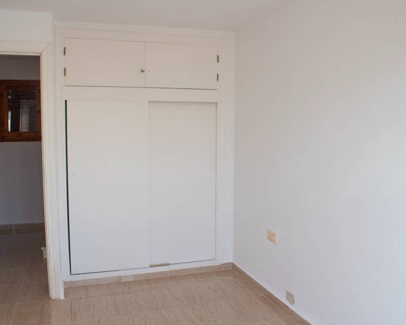 3 soverom Rekkehus til salgs i Torrevieja med svømmebasseng - € 160 000 (Ref: 9379861)