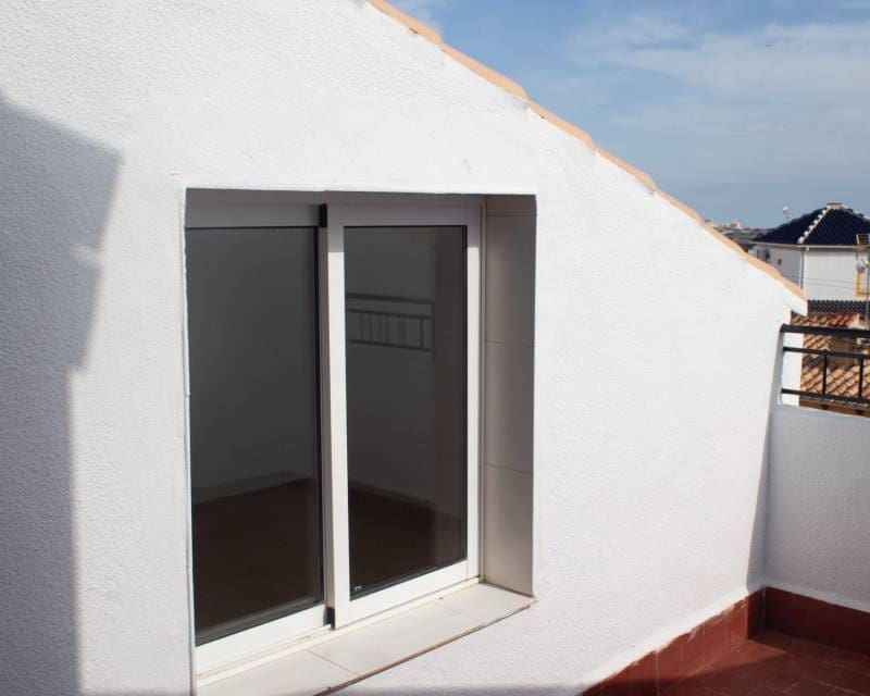 3 soverom Rekkehus til salgs i Torrevieja med svømmebasseng - € 160 000 (Ref: 9379861)