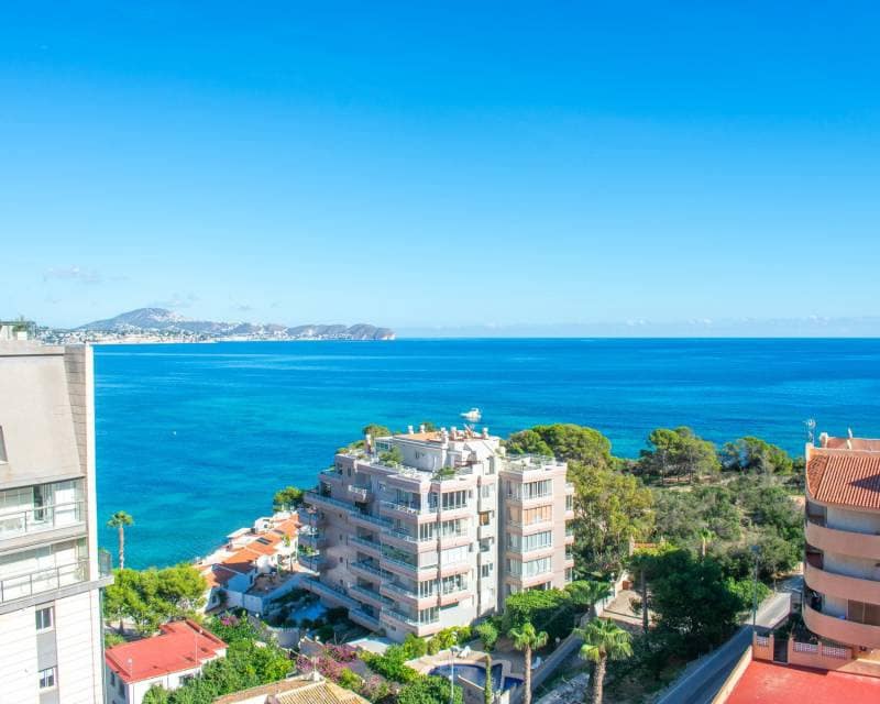 2 bedroom Beach Apartment for sale in Calpe / Calp with pool - € 525,000 (Ref: 9386131)