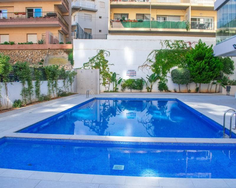 2 bedroom Beach Apartment for sale in Calpe / Calp with pool - € 525,000 (Ref: 9386131)
