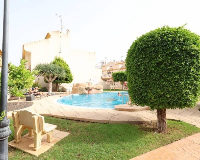 3 sovrum Radhus till salu i Cabo Roig med pool - 255 000 € (Ref: 9386614)