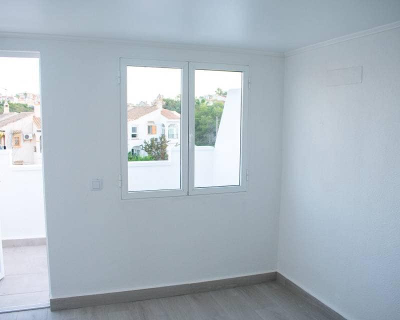 3 soveværelse Rækkehus til salg i Torrevieja med swimmingpool - € 230.000 (Ref: 9386615)