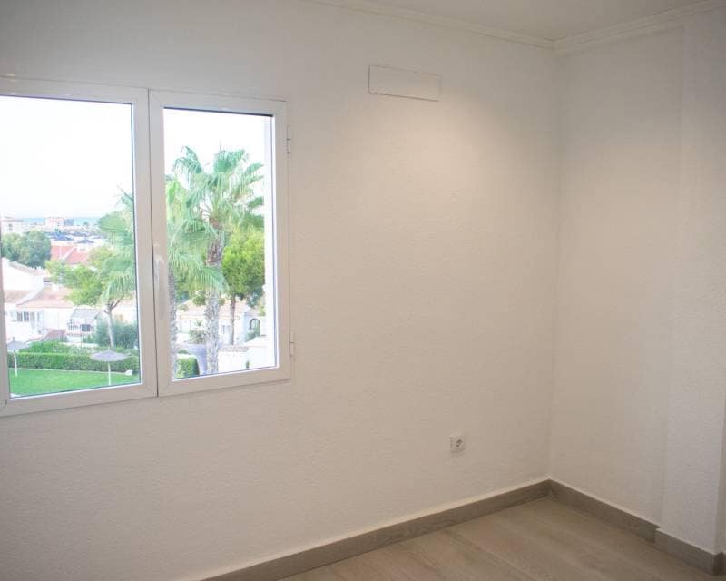 3 soveværelse Rækkehus til salg i Torrevieja med swimmingpool - € 230.000 (Ref: 9386615)