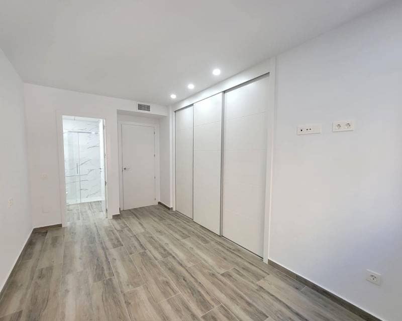 3 chambre Appartement à vendre à Torrevieja avec piscine garage - 375 000 € (Ref: 9394455)