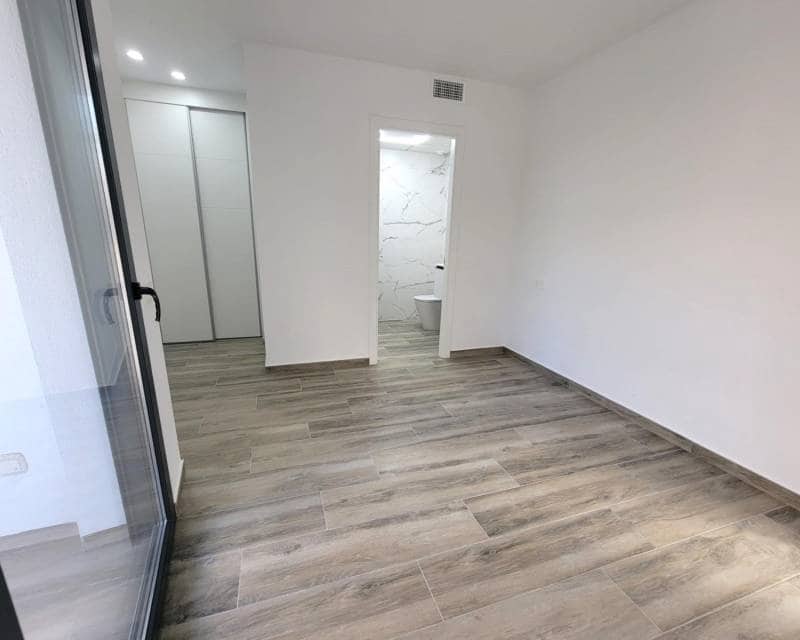 3 chambre Appartement à vendre à Torrevieja avec piscine garage - 375 000 € (Ref: 9394455)