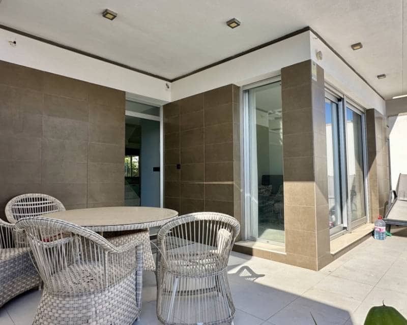 3 soveværelse Semi-Rækkehus til salg i Orihuela Costa med swimmingpool garage - € 389.000 (Ref: 9405794)