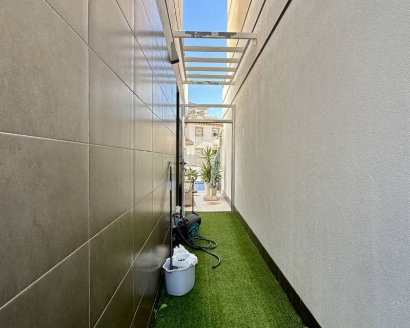 3 soveværelse Semi-Rækkehus til salg i Orihuela Costa med swimmingpool garage - € 389.000 (Ref: 9405794)