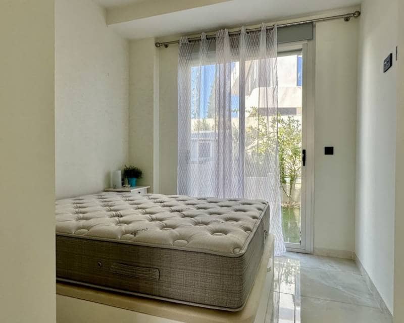 3 soveværelse Semi-Rækkehus til salg i Orihuela Costa med swimmingpool garage - € 389.000 (Ref: 9405794)