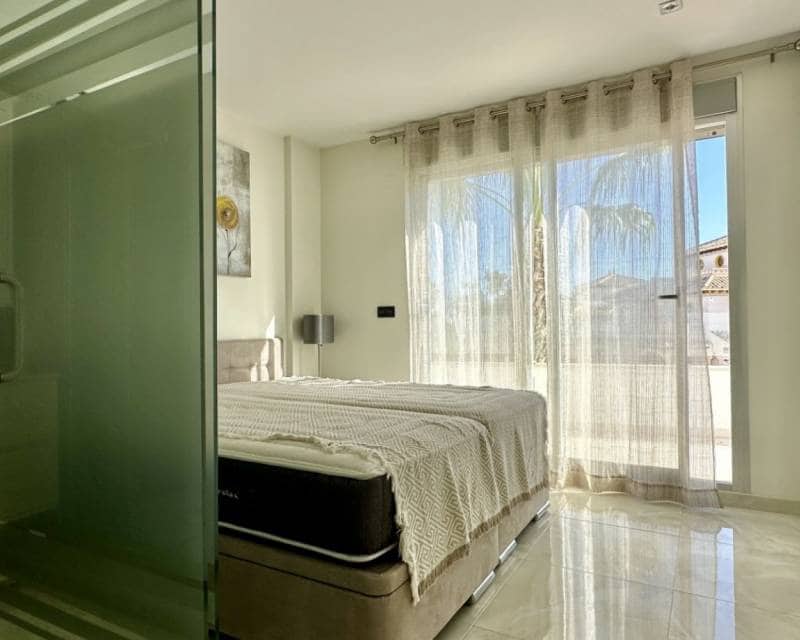 3 soveværelse Semi-Rækkehus til salg i Orihuela Costa med swimmingpool garage - € 389.000 (Ref: 9405794)