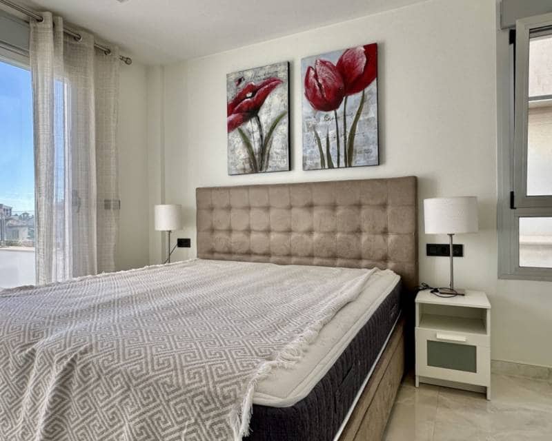 3 soveværelse Semi-Rækkehus til salg i Orihuela Costa med swimmingpool garage - € 389.000 (Ref: 9405794)