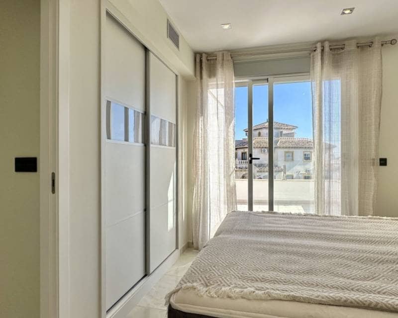 3 soveværelse Semi-Rækkehus til salg i Orihuela Costa med swimmingpool garage - € 389.000 (Ref: 9405794)