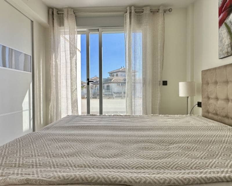 3 soveværelse Semi-Rækkehus til salg i Orihuela Costa med swimmingpool garage - € 389.000 (Ref: 9405794)