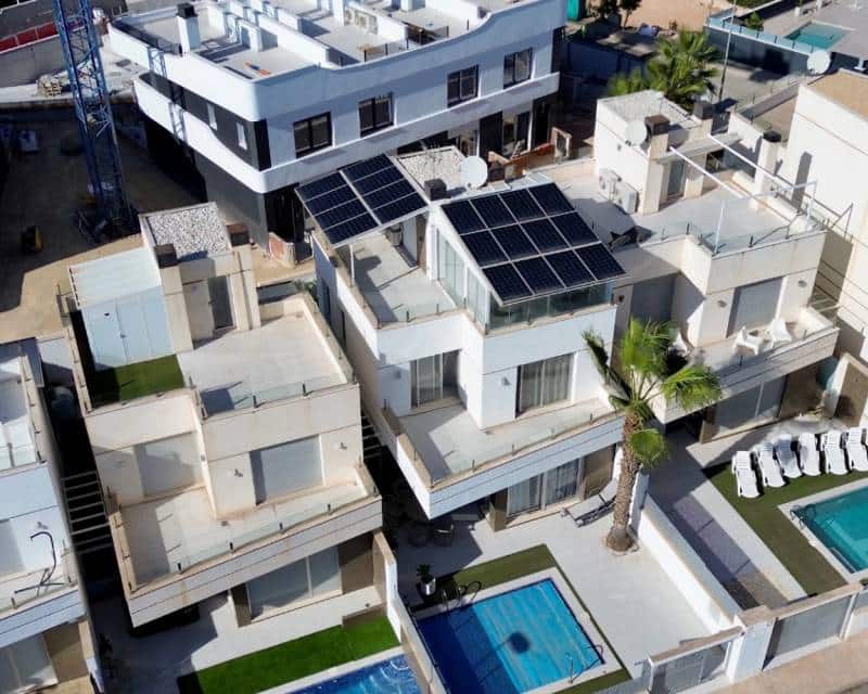 3 soveværelse Semi-Rækkehus til salg i Orihuela Costa med swimmingpool garage - € 389.000 (Ref: 9405794)