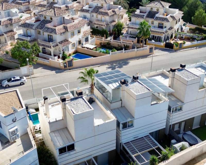 3 soveværelse Semi-Rækkehus til salg i Orihuela Costa med swimmingpool garage - € 389.000 (Ref: 9405794)
