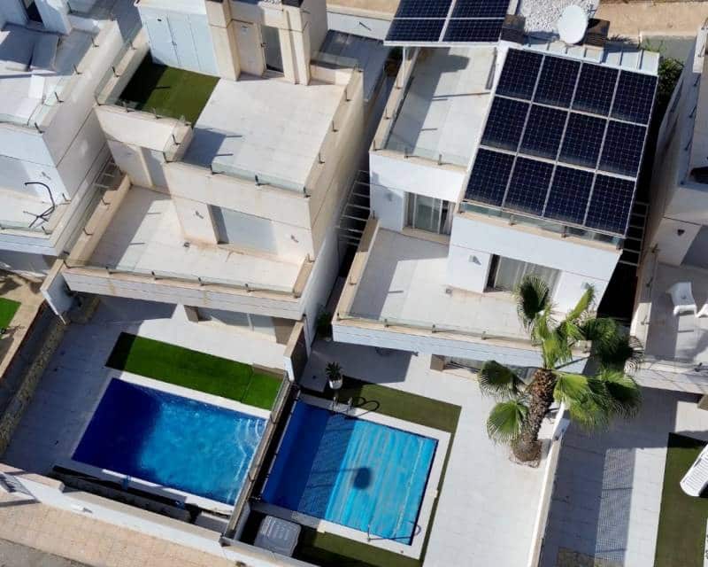 3 soveværelse Semi-Rækkehus til salg i Orihuela Costa med swimmingpool garage - € 389.000 (Ref: 9405794)