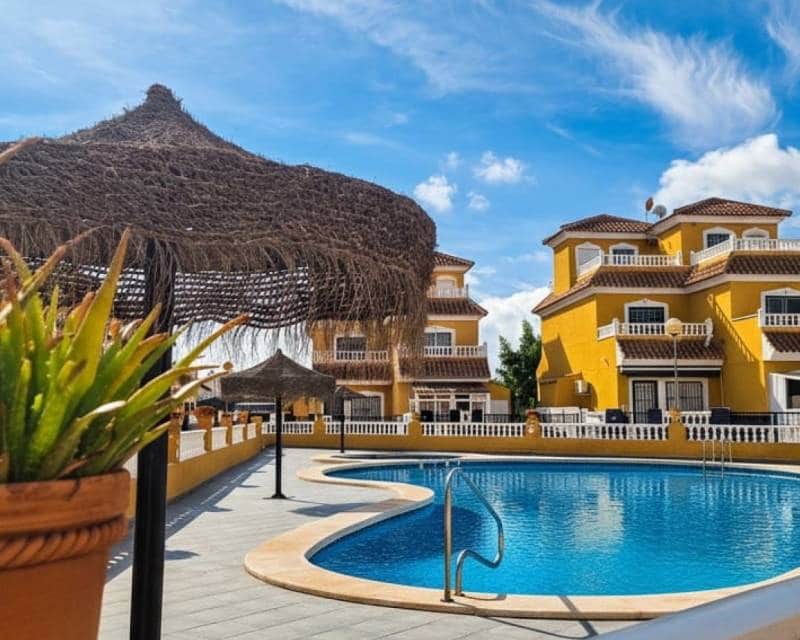 3 soveværelse Rækkehus til salg i La Florida med swimmingpool - € 295.000 (Ref: 9405795)