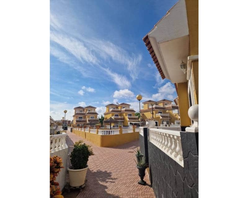 3 soveværelse Rækkehus til salg i La Florida med swimmingpool - € 295.000 (Ref: 9405795)