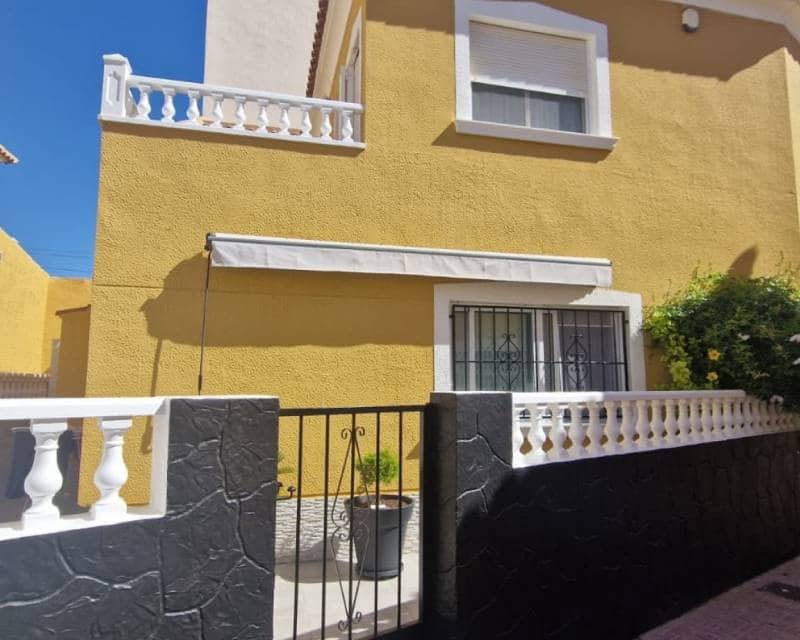 3 soveværelse Rækkehus til salg i La Florida med swimmingpool - € 295.000 (Ref: 9405795)