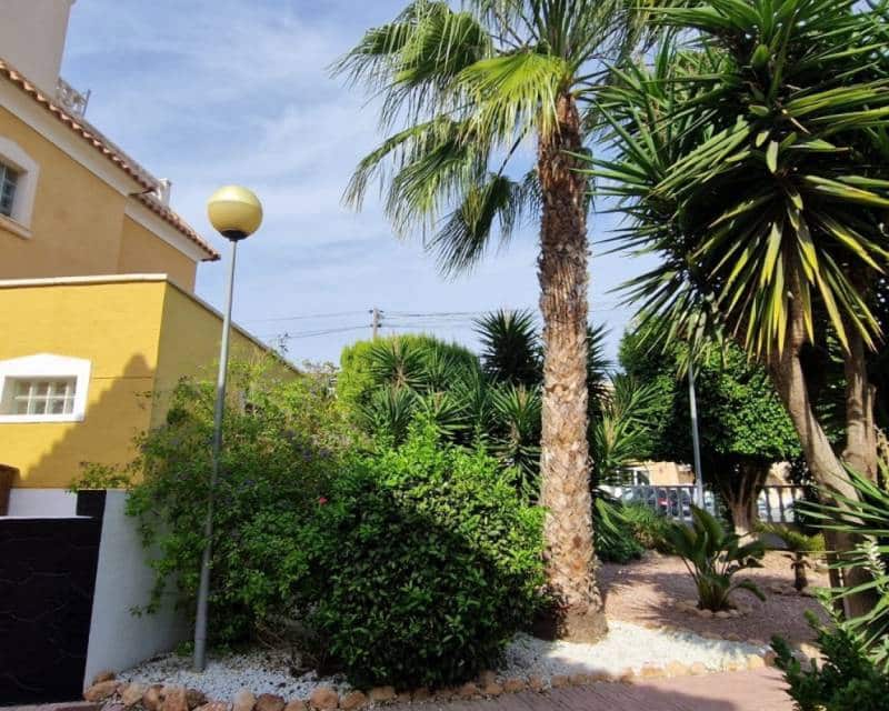 3 soveværelse Rækkehus til salg i La Florida med swimmingpool - € 295.000 (Ref: 9405795)
