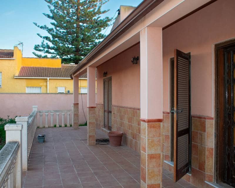 5 chambre Villa/Maison à vendre à Torrevieja avec garage - 500 000 € (Ref: 9410001)
