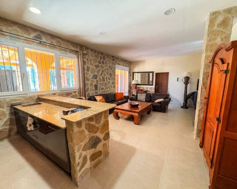 6 camera da letto Villa in vendita in Las Bayas con piscina garage - 825.000 € (Rif: 9412757)