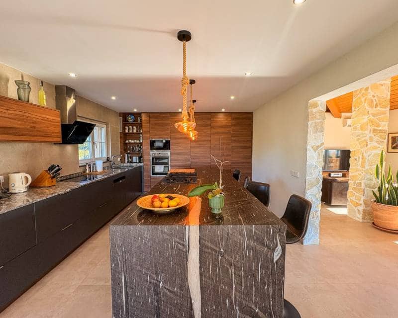 6 camera da letto Villa in vendita in Las Bayas con piscina garage - 825.000 € (Rif: 9412757)