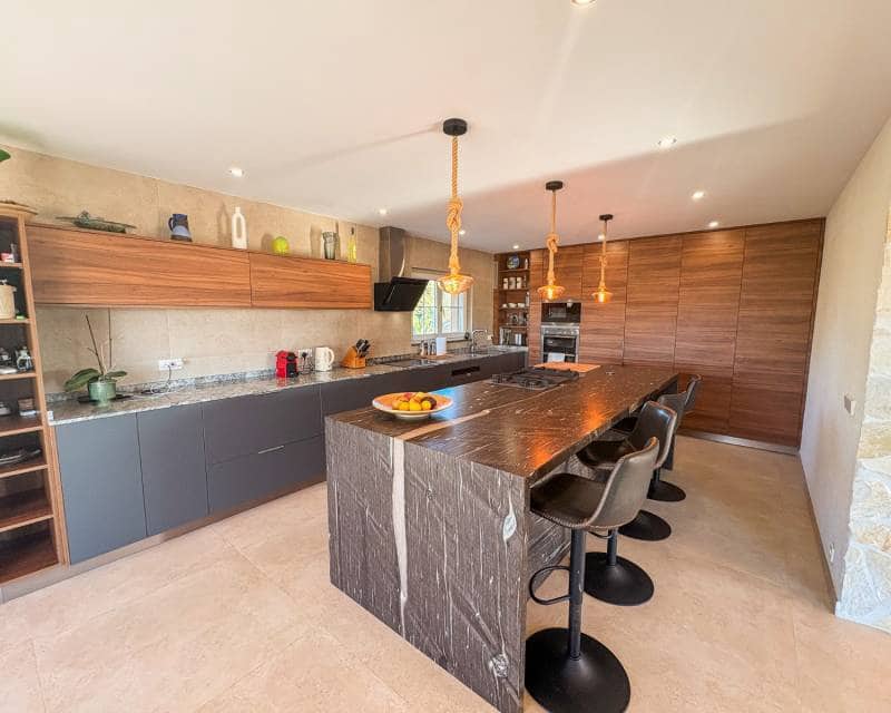 6 camera da letto Villa in vendita in Las Bayas con piscina garage - 825.000 € (Rif: 9412757)