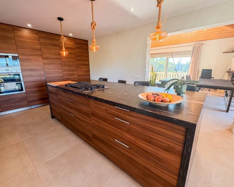 6 camera da letto Villa in vendita in Las Bayas con piscina garage - 825.000 € (Rif: 9412757)