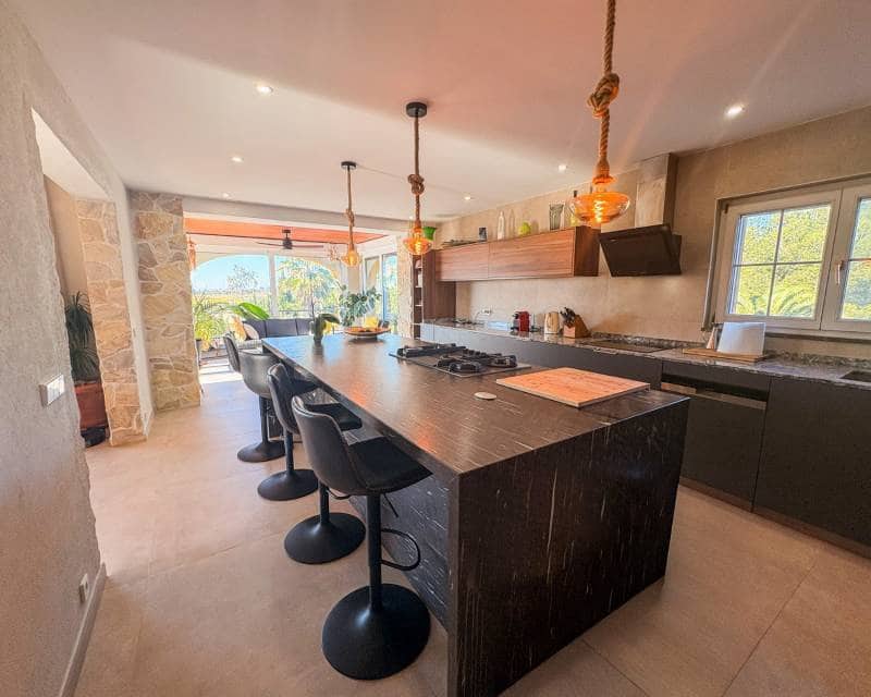 6 camera da letto Villa in vendita in Las Bayas con piscina garage - 825.000 € (Rif: 9412757)