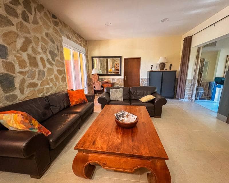 6 camera da letto Villa in vendita in Las Bayas con piscina garage - 825.000 € (Rif: 9412757)