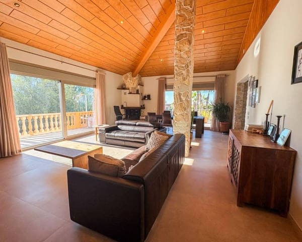 6 makuuhuone Huvila myytävänä paikassa Las Bayas, Elche / Elx mukana uima-altaan 
autotalli - 825 000 € (Ref: 9412757)