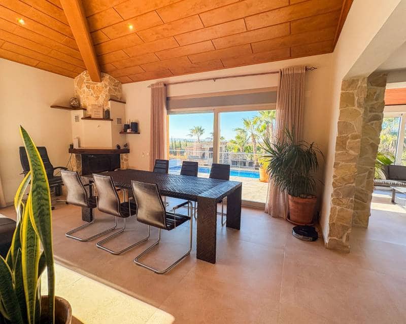 6 camera da letto Villa in vendita in Las Bayas con piscina garage - 825.000 € (Rif: 9412757)