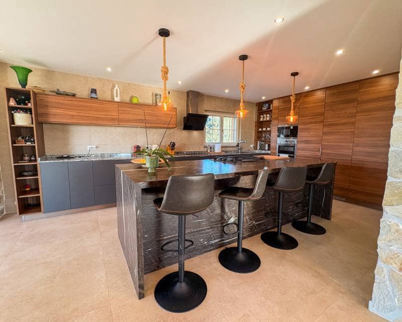 6 camera da letto Villa in vendita in Las Bayas con piscina garage - 825.000 € (Rif: 9412757)