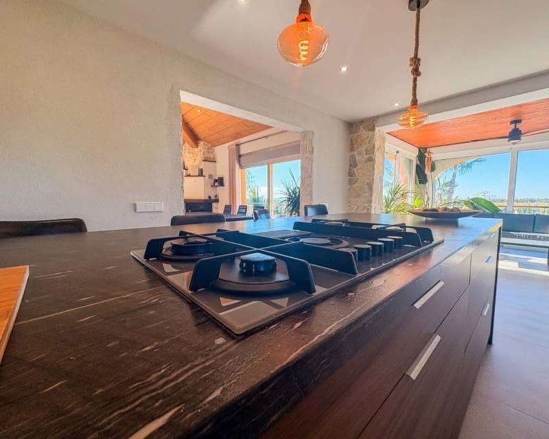 6 camera da letto Villa in vendita in Las Bayas con piscina garage - 825.000 € (Rif: 9412757)